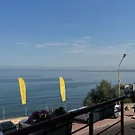 Thea Seaview فلورا